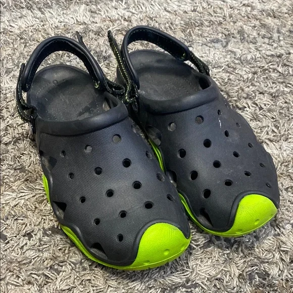 CROCS | Shoes | Crocs Black And Green Sandals With  display picture 2